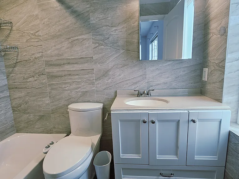 657 N 11th St #2 — Photo 12