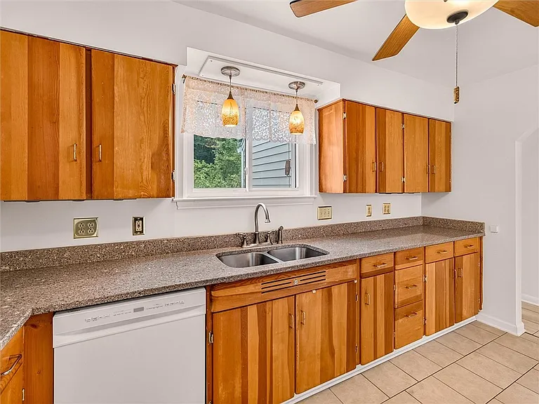 82 Clovercrest Dr — Photo 17