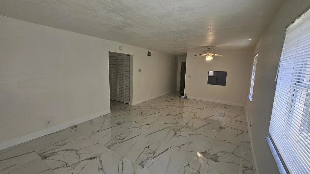 1524 SW 5th Pl — Photo 3