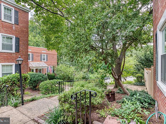 4th image of 2827 S Abingdon St Unit 2233