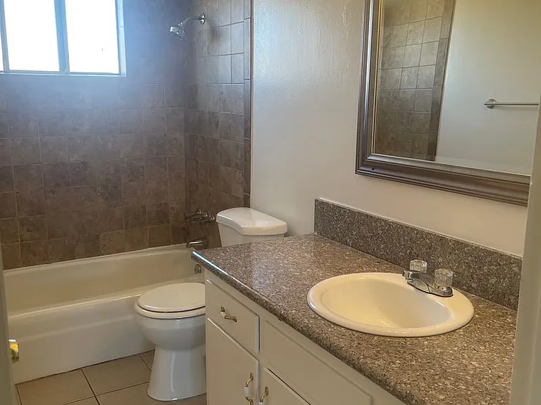3600 N. Chester Ave. — Photo 7