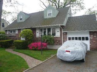 1850 Gormley Ave, Merrick, NY 11566