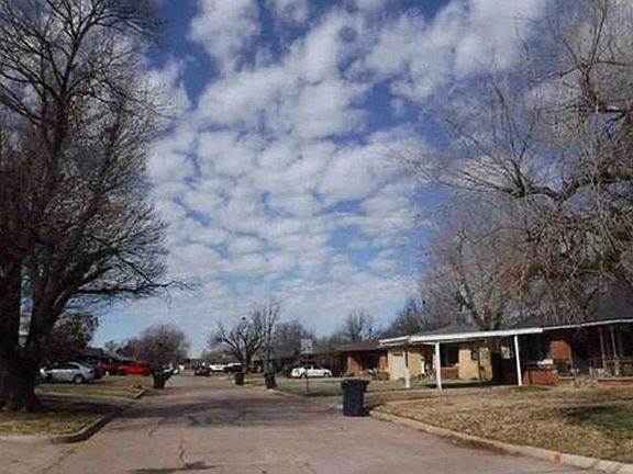 Exterior Neighborhood (street photo)