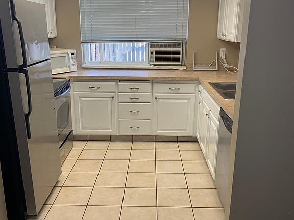 3rd image of 1440 Vega Cir APT 5