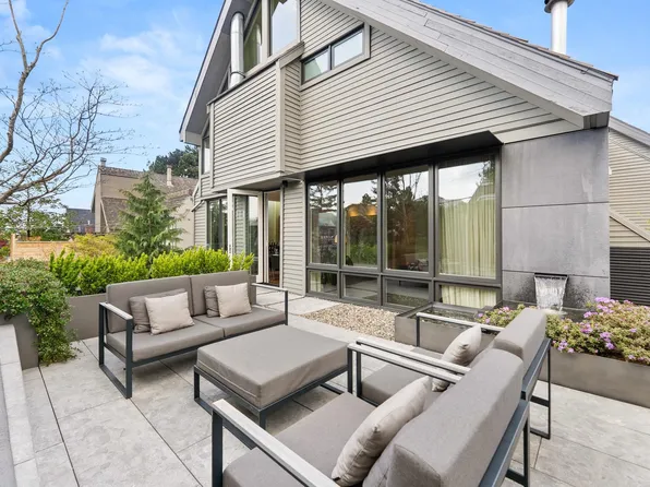 2564 W 1st Ave, Vancouver, BC V6K 1G7