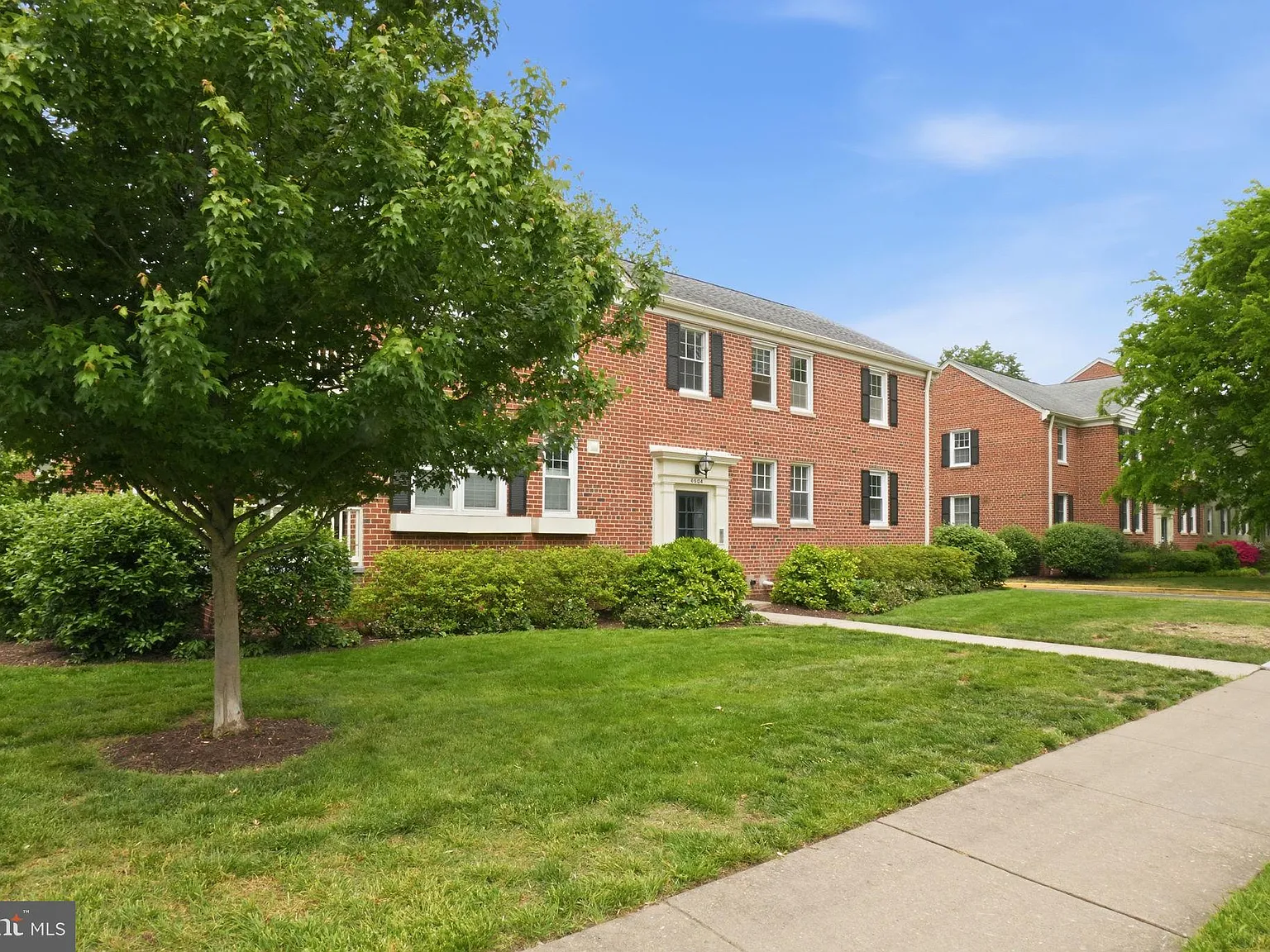2 bed, 1.0 bath, 793 sqft, $2,250 — Photo 2