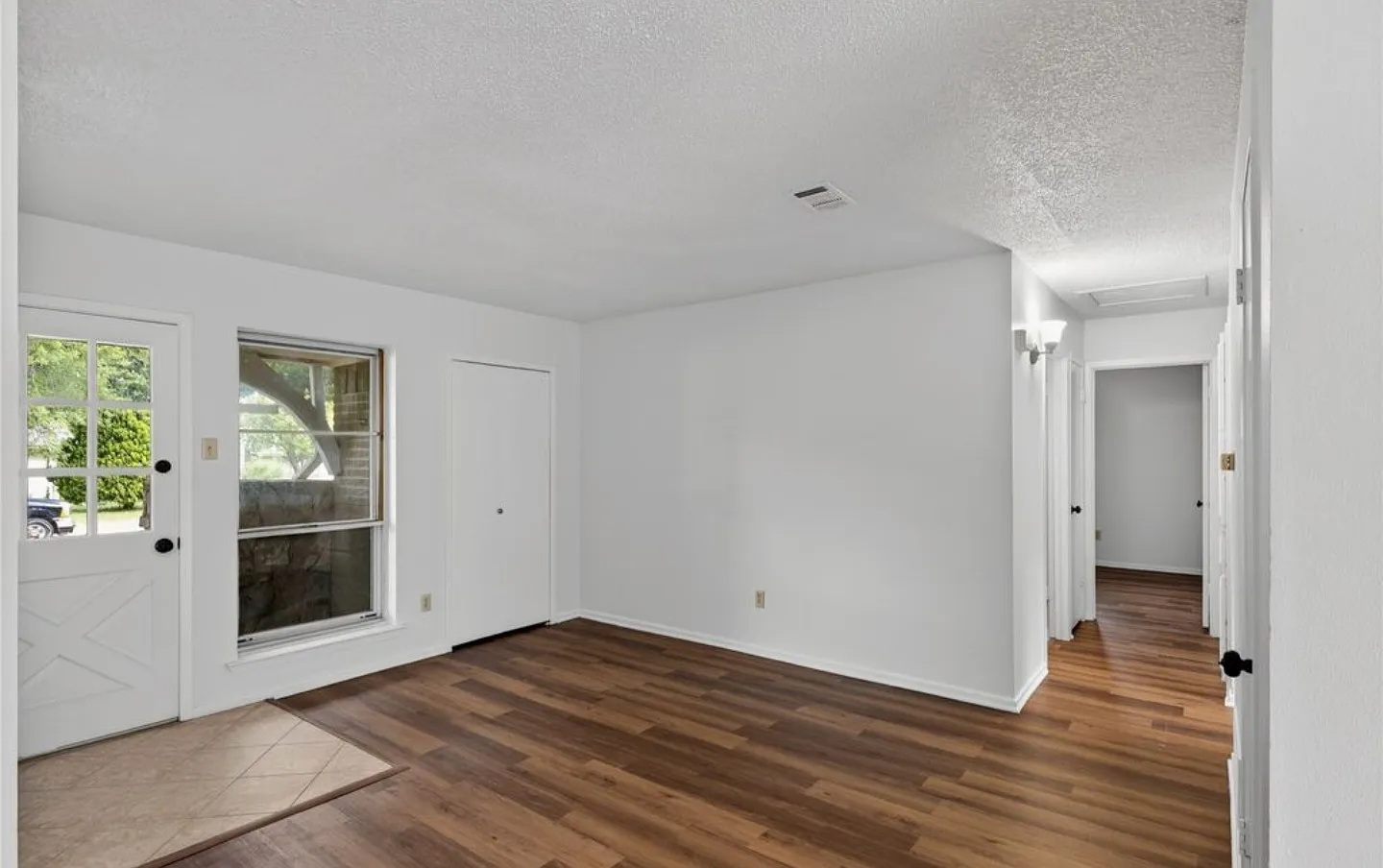 Debbie Dr, Plano — Photo 3