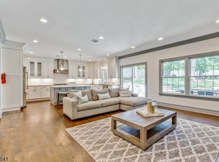 7 Woodcrest Dr, Livingston, NJ 07039