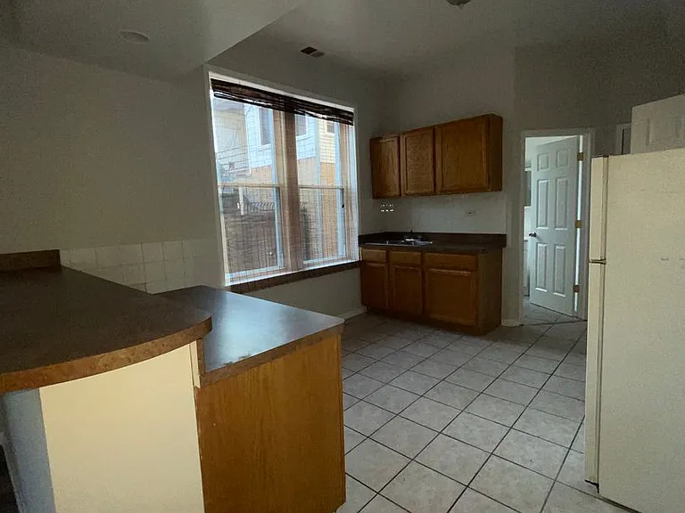 2346 W Taylor St — Photo 4