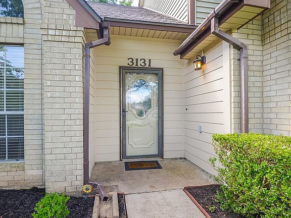 3rd image of 3131 Redcliff Dr