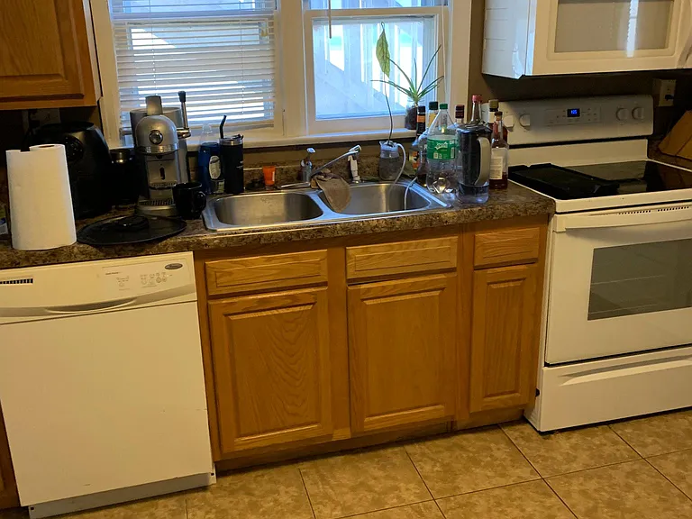 600 Evergreen St #1 — Photo 3