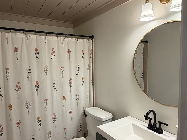 477 Hunters Hill Dr — Photo 2