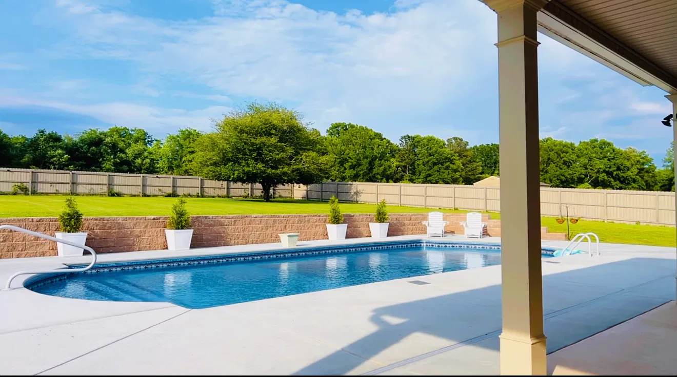 6 bed, 3672 sqft, $3,500 — Photo 2