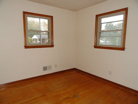 5th image of 140 Meadowbrook Ln