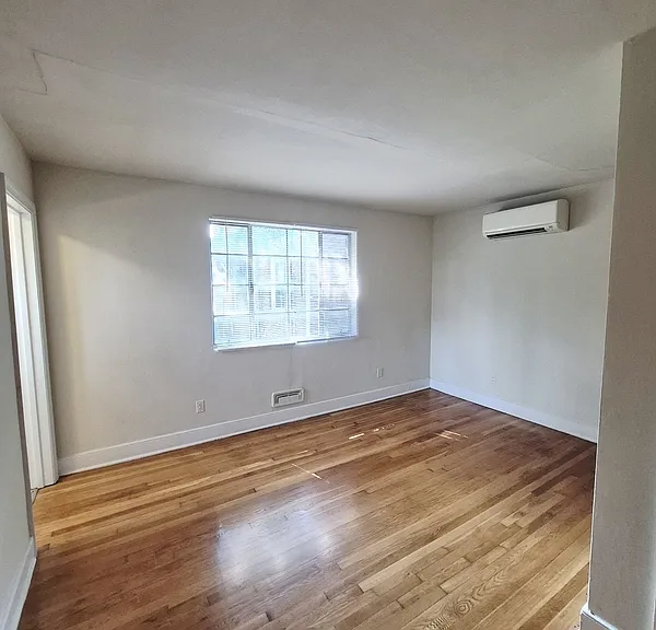 3230 W Grace St #6 — Photo 8
