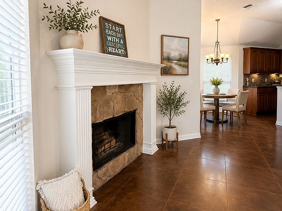 5th image of 330 Jade Ln