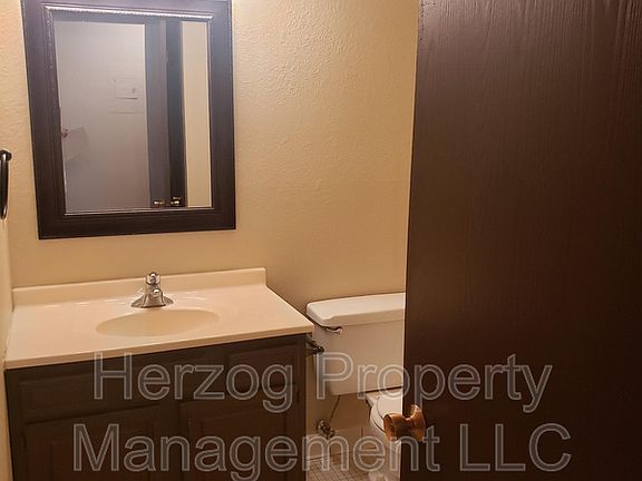 4th image of 304 Kenwood Dr APT 106