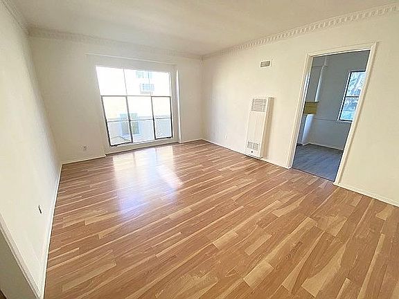 2nd image of 4919 Beverly Blvd APT 6