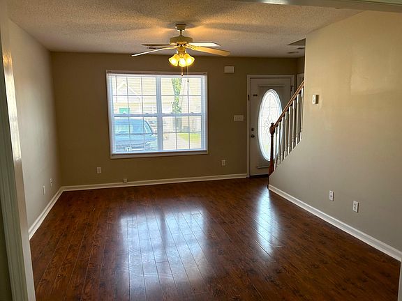 5th image of 916 Hazelbrook Way
