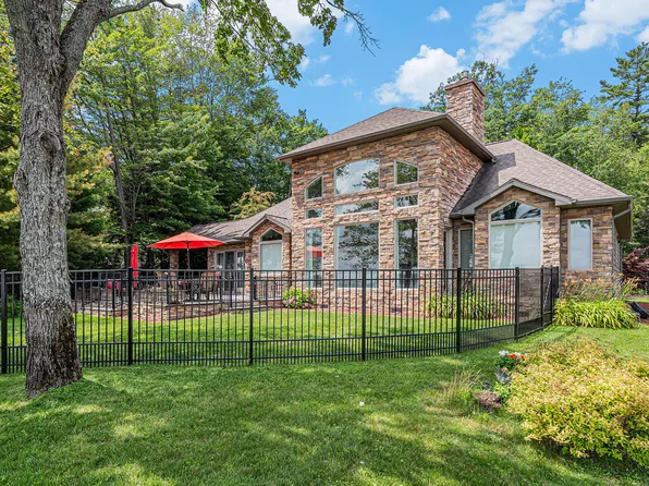 1496 Luna Vista Cv, Gaylord, MI 49735