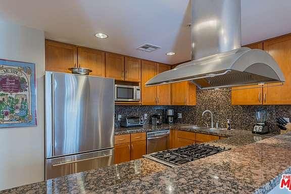 5th image of 1426 N Laurel Ave APT 403