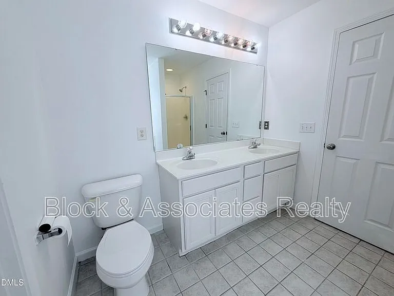 9915 Wasser Ct — Photo 11