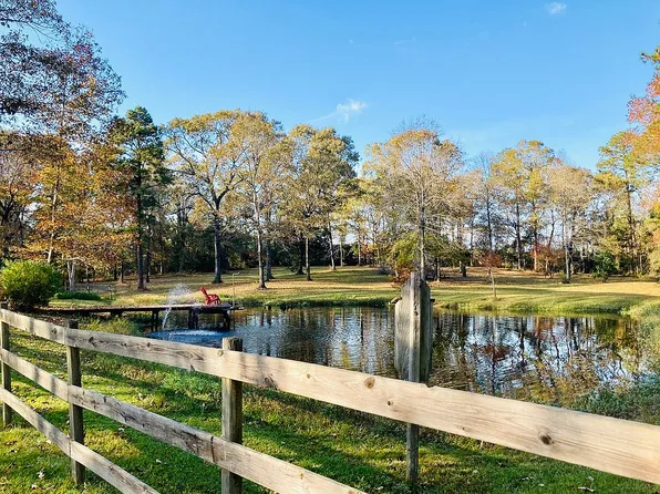 309 Legacy Dr, Pineville, LA 71360