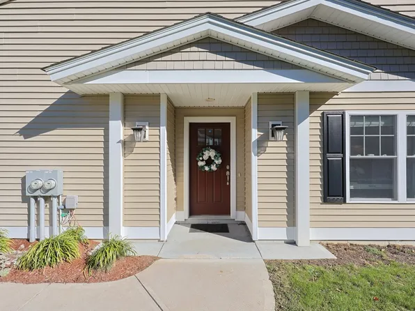 113 Rogerson Xing #113, Uxbridge, MA 01569