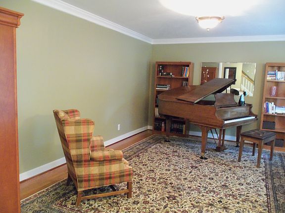 Living Rm w/hardwood floors