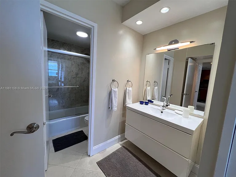 100 Lincoln Rd #1121 — Photo 12