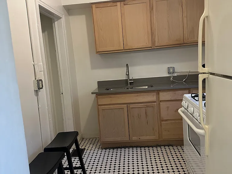 1434 N Corona St #4 — Photo 9