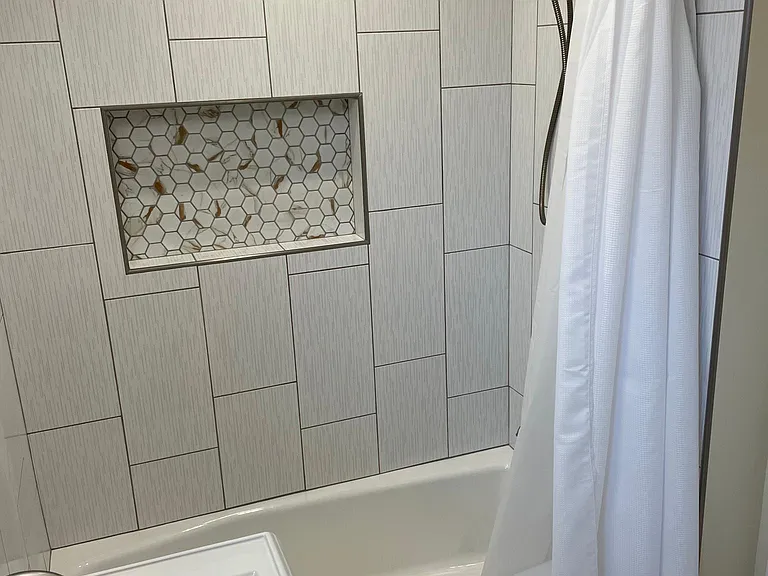 Full bath with tub/shower