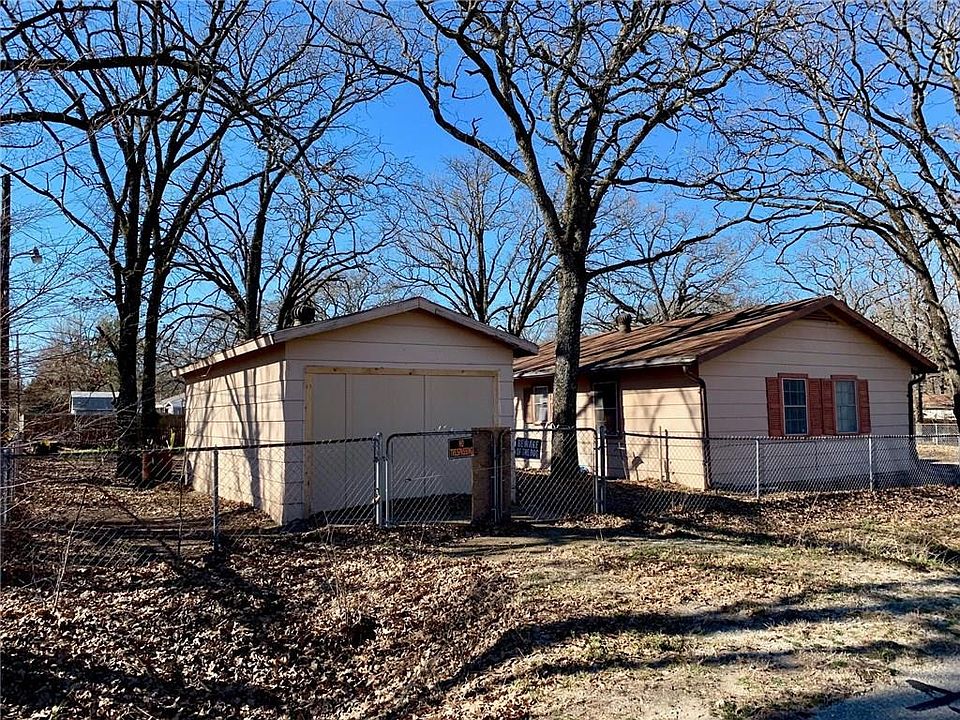 2nd image of 101 Bluebonnet Dr