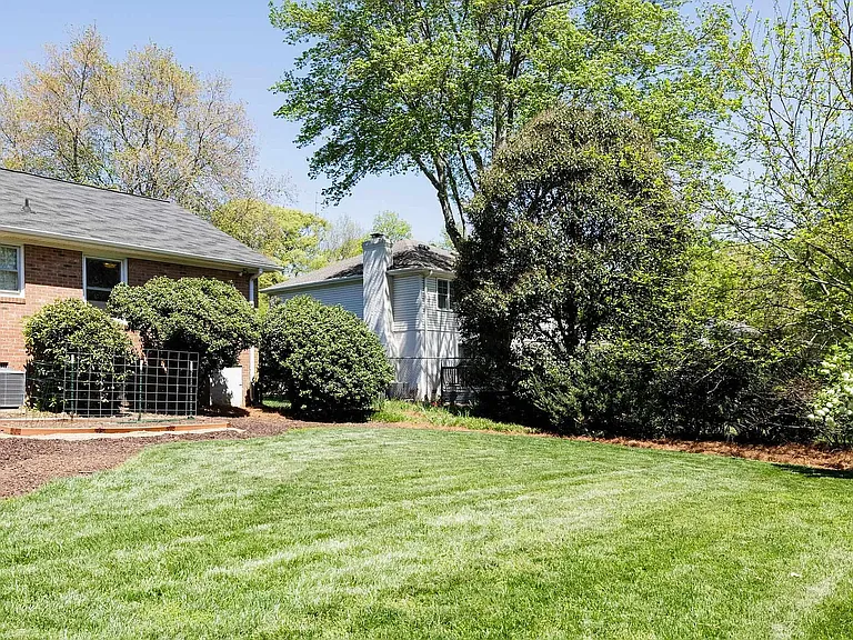 512 Devenger Rd — Photo 32
