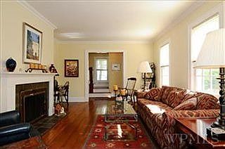 3rd image of 83 N Chatsworth Ave
