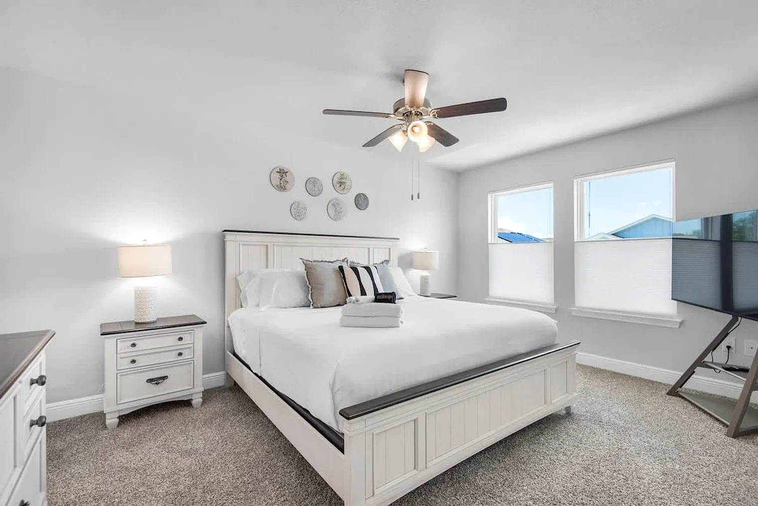 3 bed, 2.0 bath, 1528 sqft, $3,222 — Photo 4