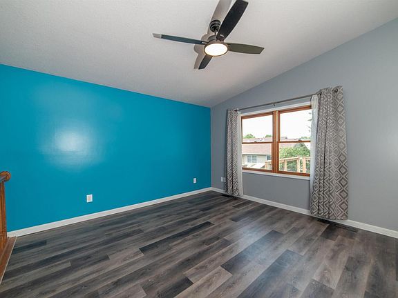 5th image of 2414 W 60th Pl
