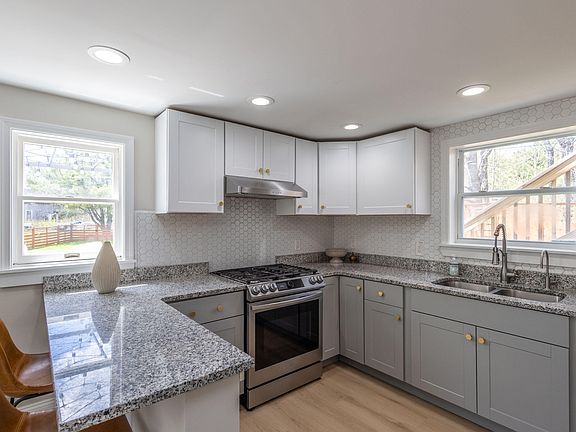 3rd image of 3074 Camden Road