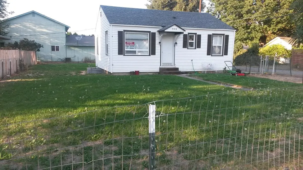 908 Yakima Ave — Photo 1