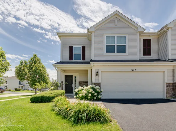 1427 Newport Cir, Hampshire, IL 60140