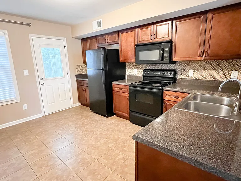 2276 McCormick Ln #C — Photo 5