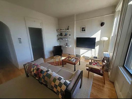 3rd image of 156 Vernon Ave APT 2B