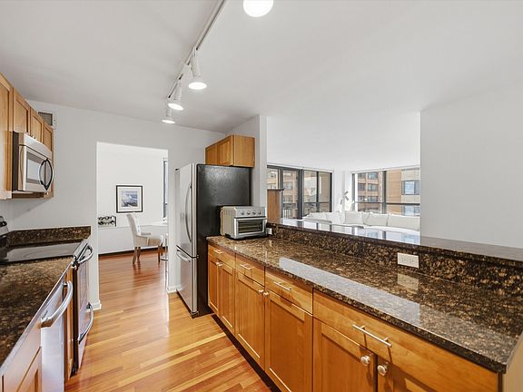 4th image of 222 E Pearson St APT 1901