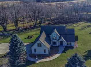 4720 Red Fox Ln, West Bend, WI 53095