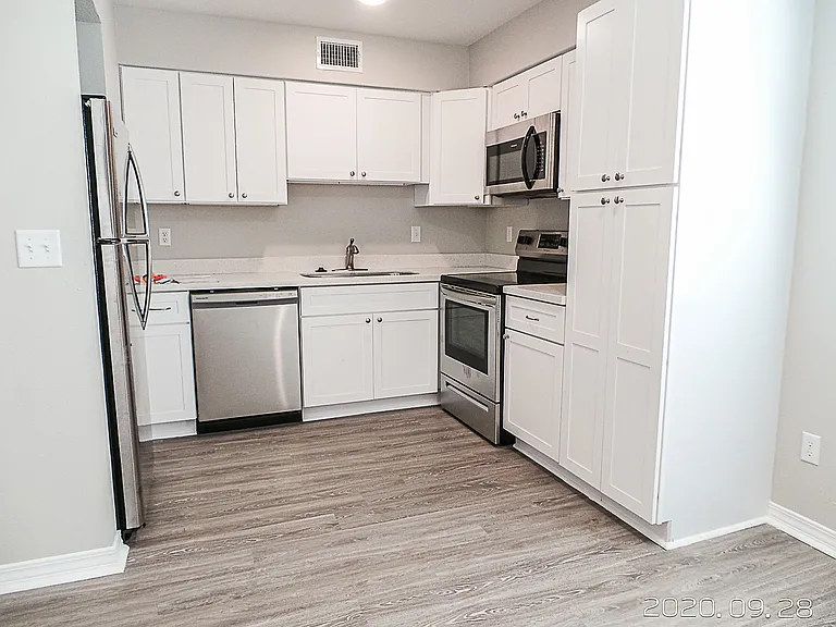 723 S Berthe Ave #18 — Photo 4