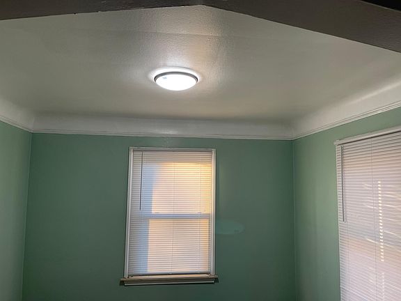 3rd image of 9365 Rosemont Ave