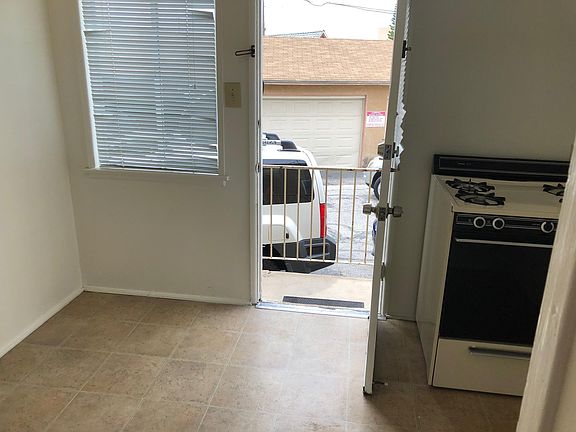 5th image of 1548 E Wilson Ave #1548