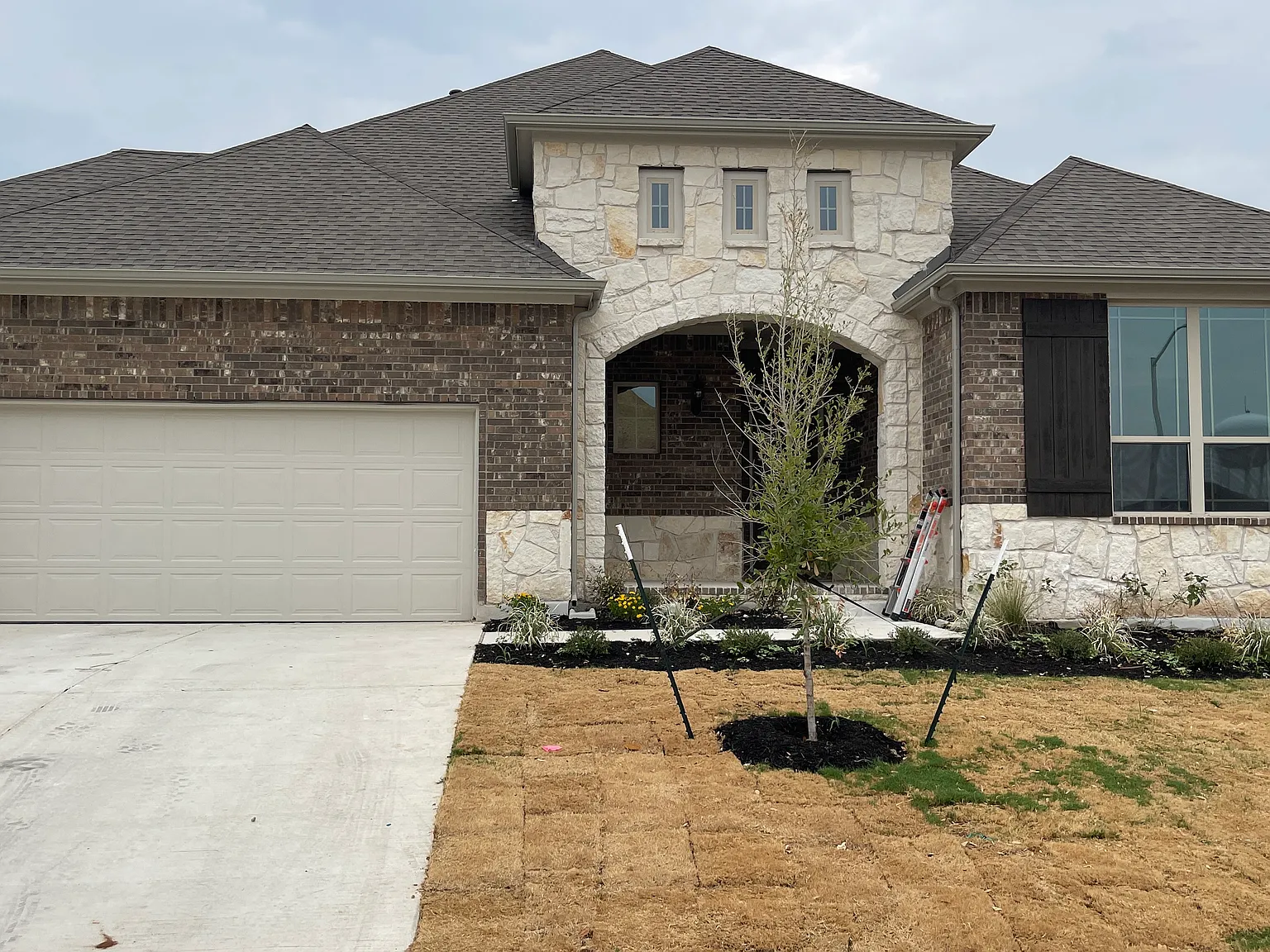 4 bed, 2610 sqft, $3,000 — Photo 1