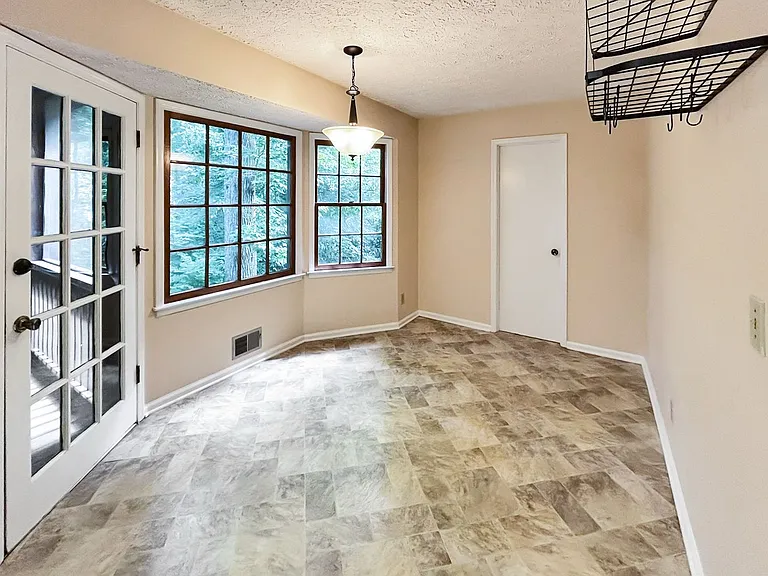 2491 Annandale Dr — Photo 12
