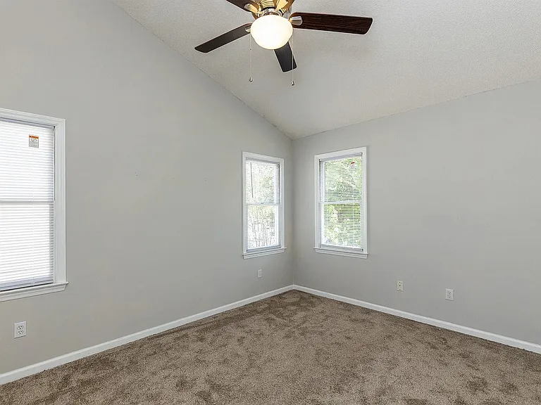 112 Kronos Ln — Photo 17